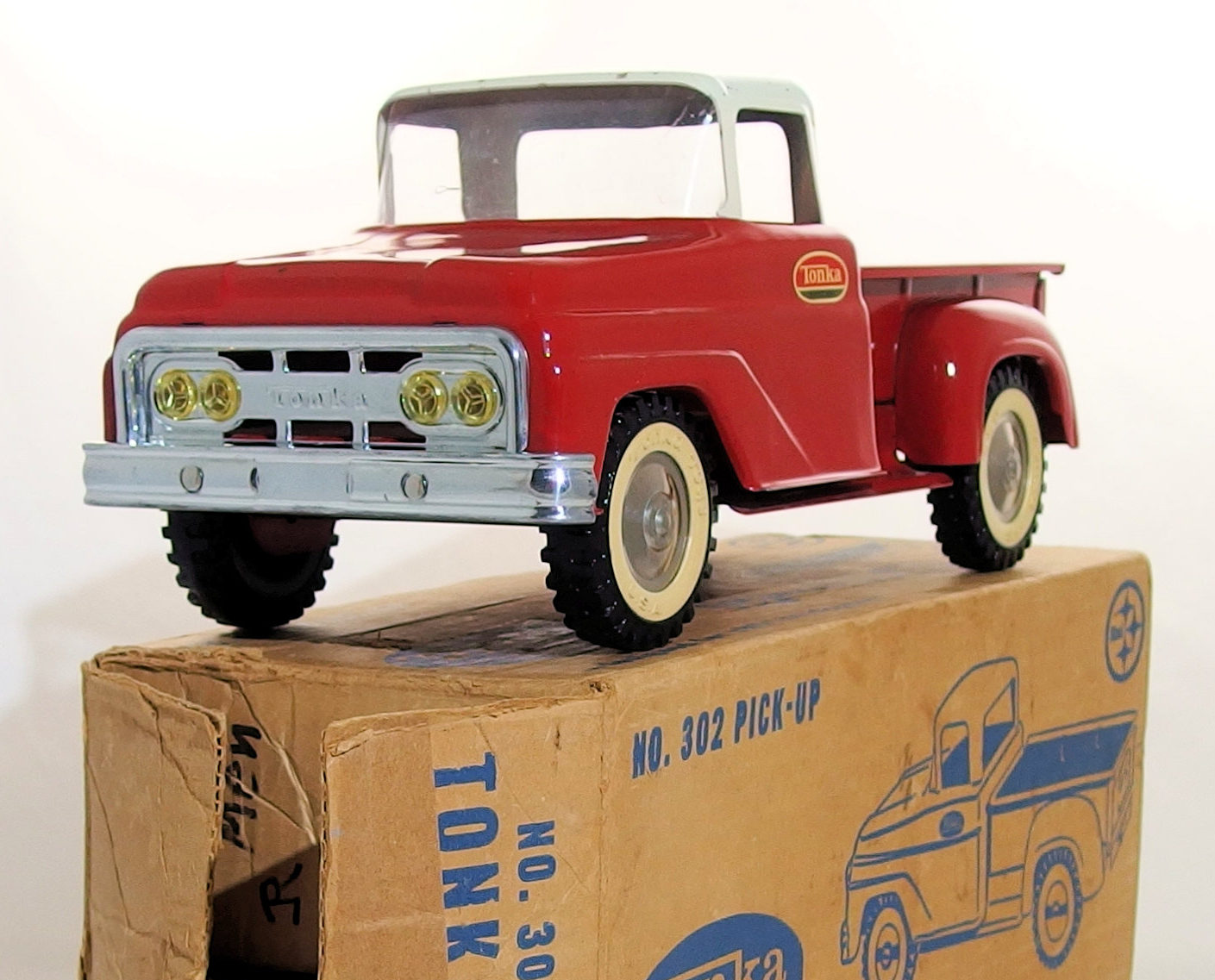 Tonka 1963 Red & White Stepside Pickup Truck with Box - Trucks