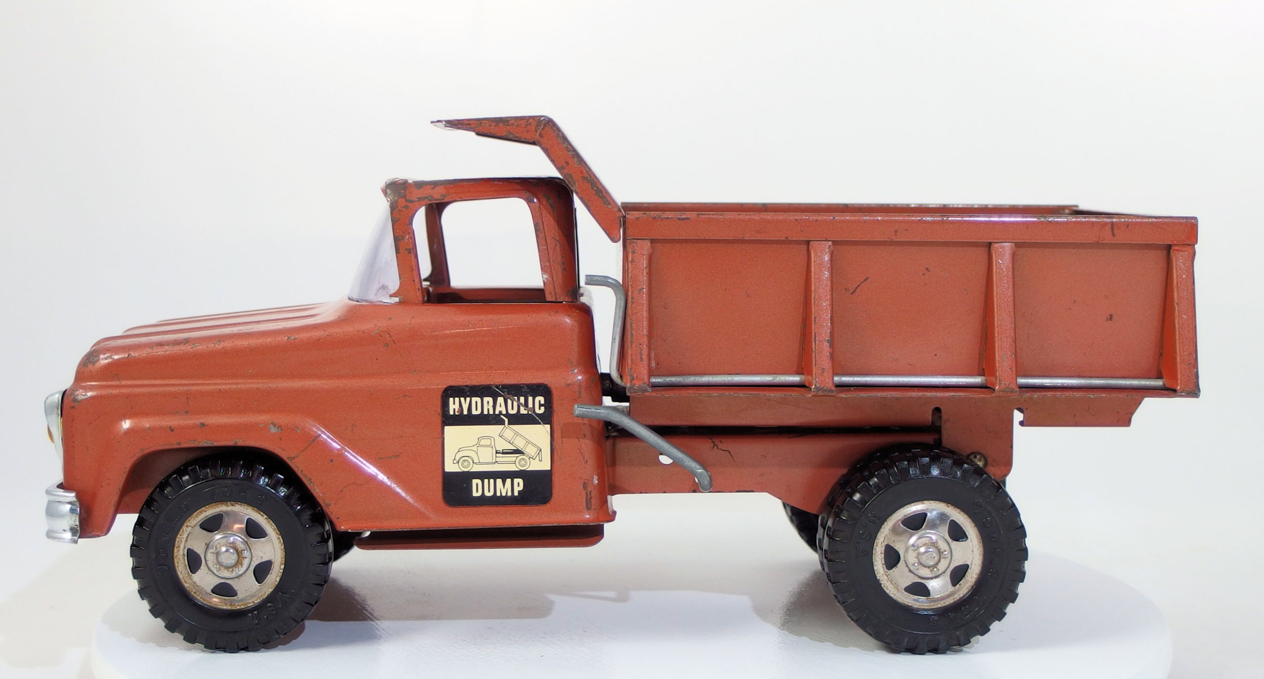 Tonka 1961 Bronze Hydraulic Dump Truck - Trucks From The Past