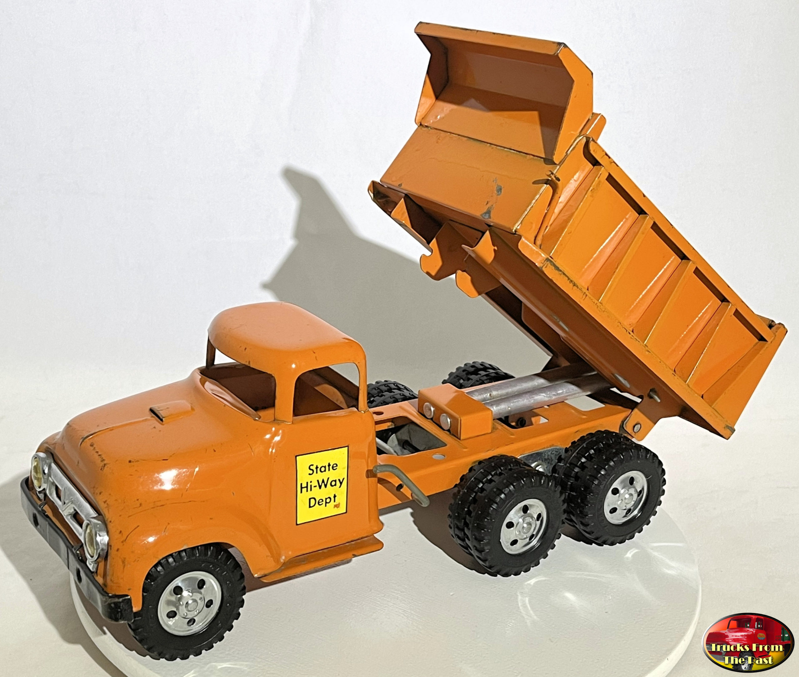 Big best sale tonka trucks